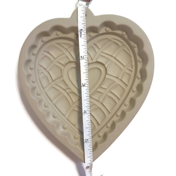 Wilton vintage 1997 heart clay cookie candy mold. Love Valentines wedding - Picture 3 of 4